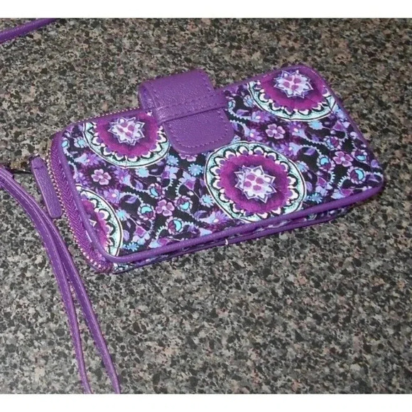 Vera Bradley RFID Wristlet Smartphone ID Card Wallet Lilac Medallion Quilted - Picture 1 of 5